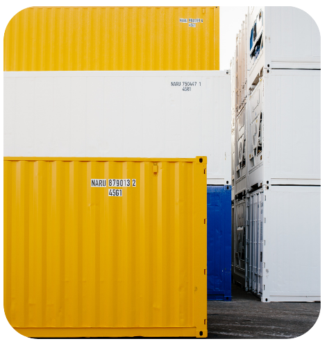 Contenedores amarillos en el depósito de MT Container en Hamburgo