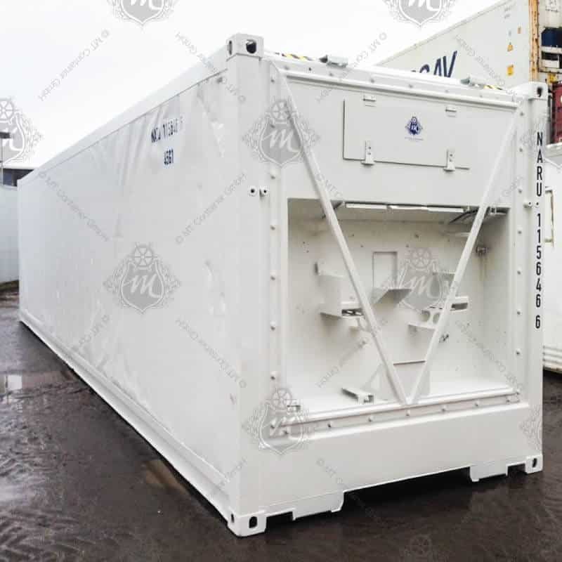 Contenedor aislado High Cube de 40 pies color blanco, fabricado en acero con aislamiento térmico, ideal para almacenamiento y transporte de mercancías sensibles a la temperatura sin refrigeración activa, con mayor altura interior y estructura robusta, ubicado en un patio logístico exterior.