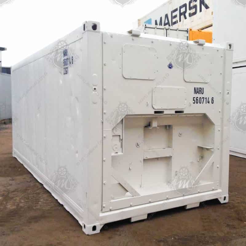 Contenedor aislado de 20 pies color blanco, fabricado en acero con aislamiento térmico, ideal para almacenamiento y transporte de mercancías sensibles a la temperatura sin refrigeración activa, con estructura robusta y ubicado en un patio logístico exterior.