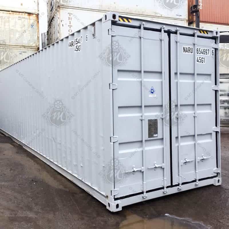 Contenedor de almacenamiento High Cube de 40 pies color blanco, fabricado en acero resistente, ideal para almacenamiento industrial y logístico, con mayor altura interior, puertas dobles de seguridad y ubicado en un patio exterior.