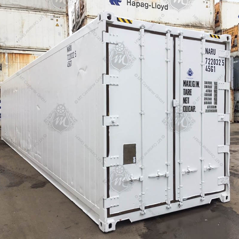 Contenedor aislado High Cube de 40 pies color blanco, fabricado en acero con aislamiento térmico, ideal para almacenamiento y transporte de mercancías sensibles a la temperatura sin refrigeración activa, con puertas dobles de seguridad y ubicado en un patio logístico exterior.